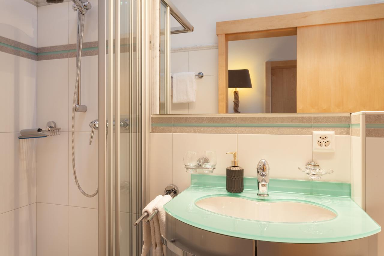Vrony Apartments By Hotel Walliserhof Zermatt Bagian luar foto